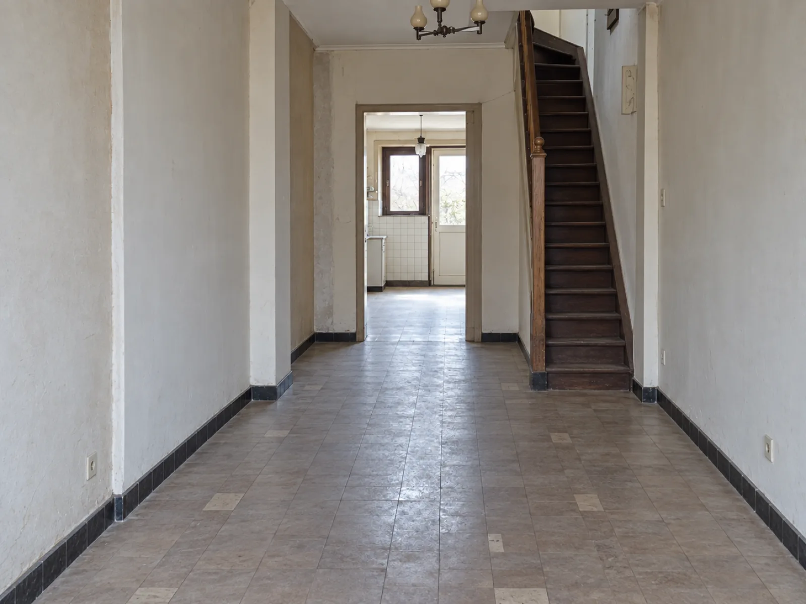 Rijwoning met verzamelwoede opruimen in Sint-Agatha-Berchem — AI-illustratie